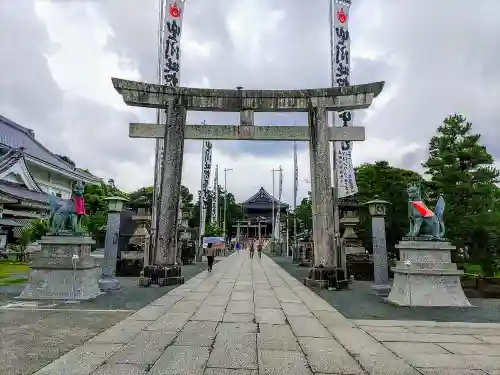 豊川閣　妙厳寺の鳥居