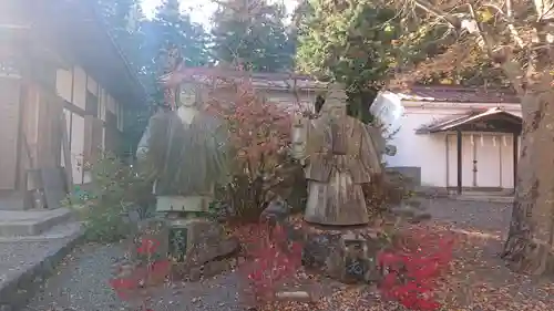 冨士御室浅間神社の像