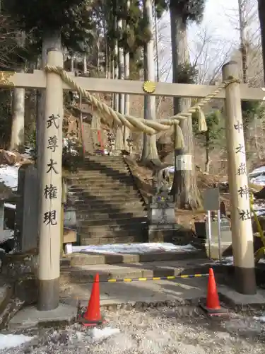 中之嶽神社の鳥居