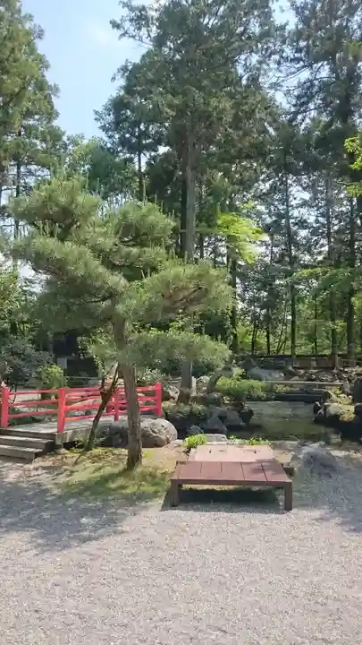 建部大社の庭園