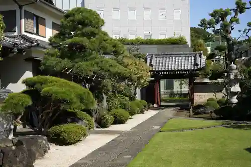 理境院の山門