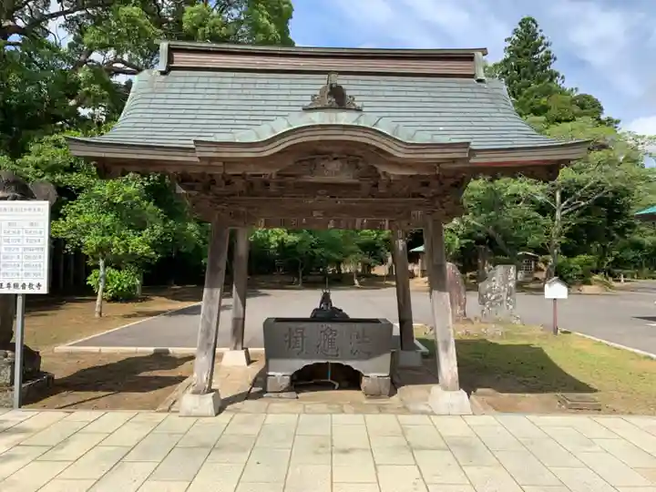 芝山仁王尊 観音教寺の手水舎