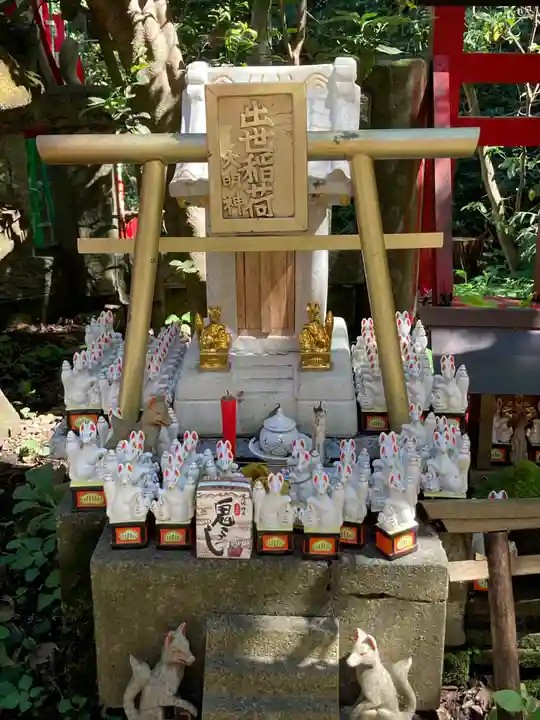 佐助稲荷神社の末社・摂社