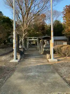 三毳神社(里宮)の{uncategorized: "未分類", other: "その他", undefined: "問題あり", building: "その他建物", grave: "お墓", sacred_gate: "鳥居", guardian: "狛犬", statue: "像", buddha: "仏像", history: "歴史", nature: "自然", garden: "庭園", animal: "動物", pagoda: "塔", temizu: "手水舎", mountain_gate: "山門・神門", sanctuary: "本殿・本堂", subordinate: "末社・摂社", art: "芸術", scenery: "景色", jizo: "地蔵", ema: "絵馬", goshuin: "御朱印", omikuji: "おみくじ", items: "授与品その他", amulet: "お守り", goshuincho: "御朱印帳", eats: "食事", festival: "お祭り", votive_dance: "神楽", shichigosan: "七五三参", wedding: "結婚式", experience: "体験その他", initially: "初詣", around: "周辺", anti_infection: "感染症対策"}