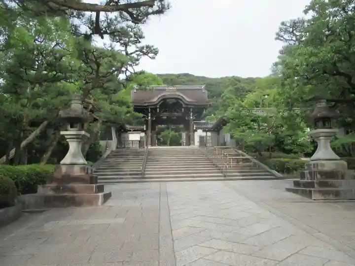 大谷祖廟の山門・神門