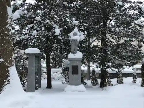 沖館稲荷神社の建物その他