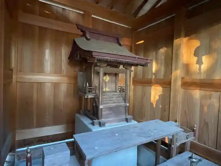 高徳神社の{uncategorized: "未分類", other: "その他", undefined: "問題あり", building: "その他建物", grave: "お墓", sacred_gate: "鳥居", guardian: "狛犬", statue: "像", buddha: "仏像", history: "歴史", nature: "自然", garden: "庭園", animal: "動物", pagoda: "塔", temizu: "手水舎", mountain_gate: "山門・神門", sanctuary: "本殿・本堂", subordinate: "末社・摂社", art: "芸術", scenery: "景色", jizo: "地蔵", ema: "絵馬", goshuin: "御朱印", omikuji: "おみくじ", items: "授与品その他", amulet: "お守り", goshuincho: "御朱印帳", eats: "食事", festival: "お祭り", votive_dance: "神楽", shichigosan: "七五三参", wedding: "結婚式", experience: "体験その他", initially: "初詣", around: "周辺", anti_infection: "感染症対策"}