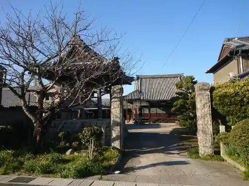 正行寺の山門