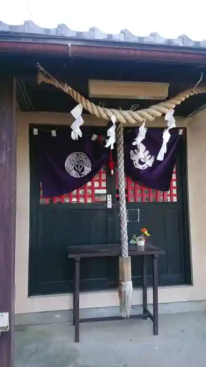 寄居稲荷神社の本殿・本堂