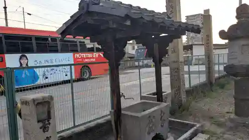 稲荷神社の手水舎
