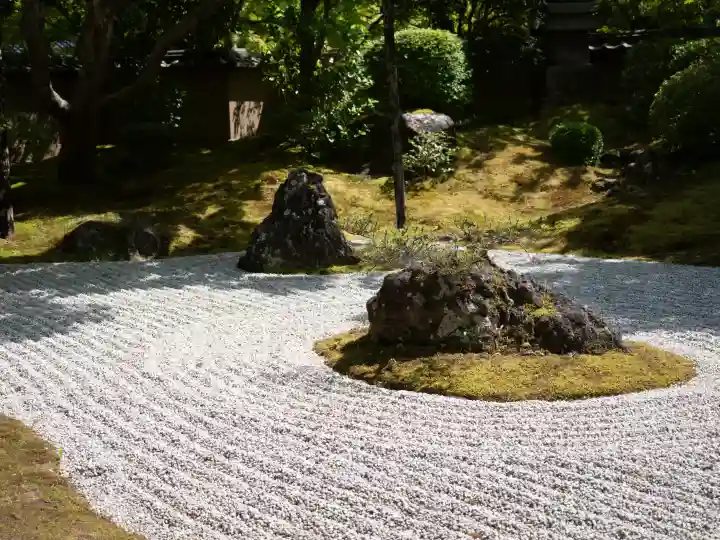 円通院の{uncategorized: "未分類", other: "その他", undefined: "問題あり", building: "その他建物", grave: "お墓", sacred_gate: "鳥居", guardian: "狛犬", statue: "像", buddha: "仏像", history: "歴史", nature: "自然", garden: "庭園", animal: "動物", pagoda: "塔", temizu: "手水舎", mountain_gate: "山門・神門", sanctuary: "本殿・本堂", subordinate: "末社・摂社", art: "芸術", scenery: "景色", jizo: "地蔵", ema: "絵馬", goshuin: "御朱印", omikuji: "おみくじ", items: "授与品その他", amulet: "お守り", goshuincho: "御朱印帳", eats: "食事", festival: "お祭り", votive_dance: "神楽", shichigosan: "七五三参", wedding: "結婚式", experience: "体験その他", initially: "初詣", around: "周辺", anti_infection: "感染症対策"}