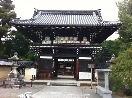 梅宮大社の山門・神門