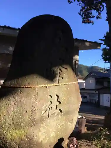 大石神社（甲州市赤尾）の建物その他