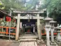 伏見稲荷大社間ノ峰(荷田社神蹟・ 伊勢大神)の{uncategorized: "未分類", other: "その他", undefined: "問題あり", building: "その他建物", grave: "お墓", sacred_gate: "鳥居", guardian: "狛犬", statue: "像", buddha: "仏像", history: "歴史", nature: "自然", garden: "庭園", animal: "動物", pagoda: "塔", temizu: "手水舎", mountain_gate: "山門・神門", sanctuary: "本殿・本堂", subordinate: "末社・摂社", art: "芸術", scenery: "景色", jizo: "地蔵", ema: "絵馬", goshuin: "御朱印", omikuji: "おみくじ", items: "授与品その他", amulet: "お守り", goshuincho: "御朱印帳", eats: "食事", festival: "お祭り", votive_dance: "神楽", shichigosan: "七五三参", wedding: "結婚式", experience: "体験その他", initially: "初詣", around: "周辺", anti_infection: "感染症対策"}