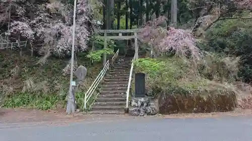 荒沢不動尊の鳥居