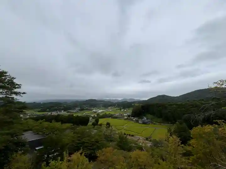 常陸国出雲大社の{uncategorized: "未分類", other: "その他", undefined: "問題あり", building: "その他建物", grave: "お墓", sacred_gate: "鳥居", guardian: "狛犬", statue: "像", buddha: "仏像", history: "歴史", nature: "自然", garden: "庭園", animal: "動物", pagoda: "塔", temizu: "手水舎", mountain_gate: "山門・神門", sanctuary: "本殿・本堂", subordinate: "末社・摂社", art: "芸術", scenery: "景色", jizo: "地蔵", ema: "絵馬", goshuin: "御朱印", omikuji: "おみくじ", items: "授与品その他", amulet: "お守り", goshuincho: "御朱印帳", eats: "食事", festival: "お祭り", votive_dance: "神楽", shichigosan: "七五三参", wedding: "結婚式", experience: "体験その他", initially: "初詣", around: "周辺", anti_infection: "感染症対策"}