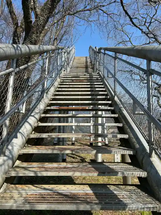 金刀比羅神社の{uncategorized: "未分類", other: "その他", undefined: "問題あり", building: "その他建物", grave: "お墓", sacred_gate: "鳥居", guardian: "狛犬", statue: "像", buddha: "仏像", history: "歴史", nature: "自然", garden: "庭園", animal: "動物", pagoda: "塔", temizu: "手水舎", mountain_gate: "山門・神門", sanctuary: "本殿・本堂", subordinate: "末社・摂社", art: "芸術", scenery: "景色", jizo: "地蔵", ema: "絵馬", goshuin: "御朱印", omikuji: "おみくじ", items: "授与品その他", amulet: "お守り", goshuincho: "御朱印帳", eats: "食事", festival: "お祭り", votive_dance: "神楽", shichigosan: "七五三参", wedding: "結婚式", experience: "体験その他", initially: "初詣", around: "周辺", anti_infection: "感染症対策"}