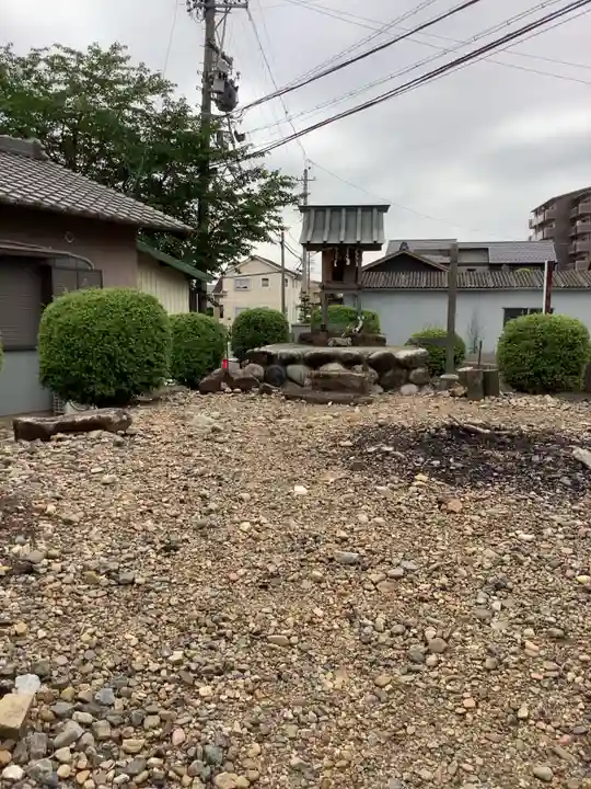 不明の社の本殿・本堂