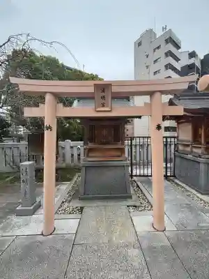 鶴見神社の{uncategorized: "未分類", other: "その他", undefined: "問題あり", building: "その他建物", grave: "お墓", sacred_gate: "鳥居", guardian: "狛犬", statue: "像", buddha: "仏像", history: "歴史", nature: "自然", garden: "庭園", animal: "動物", pagoda: "塔", temizu: "手水舎", mountain_gate: "山門・神門", sanctuary: "本殿・本堂", subordinate: "末社・摂社", art: "芸術", scenery: "景色", jizo: "地蔵", ema: "絵馬", goshuin: "御朱印", omikuji: "おみくじ", items: "授与品その他", amulet: "お守り", goshuincho: "御朱印帳", eats: "食事", festival: "お祭り", votive_dance: "神楽", shichigosan: "七五三参", wedding: "結婚式", experience: "体験その他", initially: "初詣", around: "周辺", anti_infection: "感染症対策"}