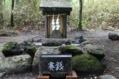 新屋山神社の末社・摂社