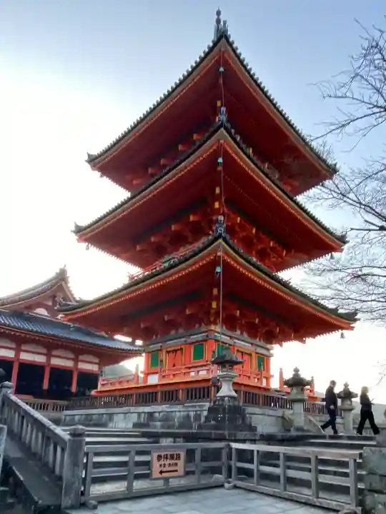 清水寺の{uncategorized: "未分類", other: "その他", undefined: "問題あり", building: "その他建物", grave: "お墓", sacred_gate: "鳥居", guardian: "狛犬", statue: "像", buddha: "仏像", history: "歴史", nature: "自然", garden: "庭園", animal: "動物", pagoda: "塔", temizu: "手水舎", mountain_gate: "山門・神門", sanctuary: "本殿・本堂", subordinate: "末社・摂社", art: "芸術", scenery: "景色", jizo: "地蔵", ema: "絵馬", goshuin: "御朱印", omikuji: "おみくじ", items: "授与品その他", amulet: "お守り", goshuincho: "御朱印帳", eats: "食事", festival: "お祭り", votive_dance: "神楽", shichigosan: "七五三参", wedding: "結婚式", experience: "体験その他", initially: "初詣", around: "周辺", anti_infection: "感染症対策"}