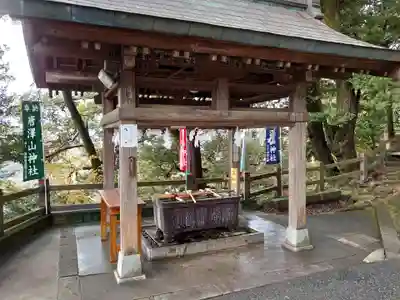 唐澤山神社の手水舎