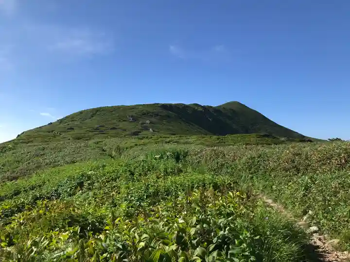 月山神社本宮の周辺