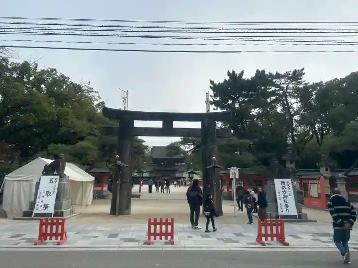 筥崎宮の{uncategorized: "未分類", other: "その他", undefined: "問題あり", building: "その他建物", grave: "お墓", sacred_gate: "鳥居", guardian: "狛犬", statue: "像", buddha: "仏像", history: "歴史", nature: "自然", garden: "庭園", animal: "動物", pagoda: "塔", temizu: "手水舎", mountain_gate: "山門・神門", sanctuary: "本殿・本堂", subordinate: "末社・摂社", art: "芸術", scenery: "景色", jizo: "地蔵", ema: "絵馬", goshuin: "御朱印", omikuji: "おみくじ", items: "授与品その他", amulet: "お守り", goshuincho: "御朱印帳", eats: "食事", festival: "お祭り", votive_dance: "神楽", shichigosan: "七五三参", wedding: "結婚式", experience: "体験その他", initially: "初詣", around: "周辺", anti_infection: "感染症対策"}