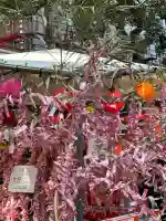 露天神社(お初天神)の{uncategorized: "未分類", other: "その他", undefined: "問題あり", building: "その他建物", grave: "お墓", sacred_gate: "鳥居", guardian: "狛犬", statue: "像", buddha: "仏像", history: "歴史", nature: "自然", garden: "庭園", animal: "動物", pagoda: "塔", temizu: "手水舎", mountain_gate: "山門・神門", sanctuary: "本殿・本堂", subordinate: "末社・摂社", art: "芸術", scenery: "景色", jizo: "地蔵", ema: "絵馬", goshuin: "御朱印", omikuji: "おみくじ", items: "授与品その他", amulet: "お守り", goshuincho: "御朱印帳", eats: "食事", festival: "お祭り", votive_dance: "神楽", shichigosan: "七五三参", wedding: "結婚式", experience: "体験その他", initially: "初詣", around: "周辺", anti_infection: "感染症対策"}