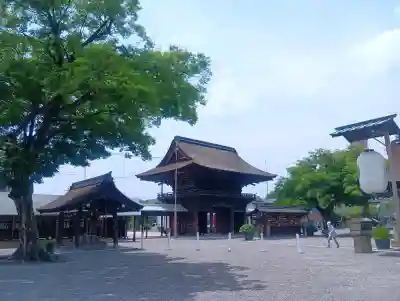 尾張大國霊神社(国府宮)の{uncategorized: "未分類", other: "その他", undefined: "問題あり", building: "その他建物", grave: "お墓", sacred_gate: "鳥居", guardian: "狛犬", statue: "像", buddha: "仏像", history: "歴史", nature: "自然", garden: "庭園", animal: "動物", pagoda: "塔", temizu: "手水舎", mountain_gate: "山門・神門", sanctuary: "本殿・本堂", subordinate: "末社・摂社", art: "芸術", scenery: "景色", jizo: "地蔵", ema: "絵馬", goshuin: "御朱印", omikuji: "おみくじ", items: "授与品その他", amulet: "お守り", goshuincho: "御朱印帳", eats: "食事", festival: "お祭り", votive_dance: "神楽", shichigosan: "七五三参", wedding: "結婚式", experience: "体験その他", initially: "初詣", around: "周辺", anti_infection: "感染症対策"}