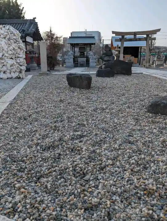 姫嶋神社の{uncategorized: "未分類", other: "その他", undefined: "問題あり", building: "その他建物", grave: "お墓", sacred_gate: "鳥居", guardian: "狛犬", statue: "像", buddha: "仏像", history: "歴史", nature: "自然", garden: "庭園", animal: "動物", pagoda: "塔", temizu: "手水舎", mountain_gate: "山門・神門", sanctuary: "本殿・本堂", subordinate: "末社・摂社", art: "芸術", scenery: "景色", jizo: "地蔵", ema: "絵馬", goshuin: "御朱印", omikuji: "おみくじ", items: "授与品その他", amulet: "お守り", goshuincho: "御朱印帳", eats: "食事", festival: "お祭り", votive_dance: "神楽", shichigosan: "七五三参", wedding: "結婚式", experience: "体験その他", initially: "初詣", around: "周辺", anti_infection: "感染症対策"}