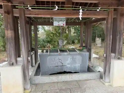 藤島神社（贈正一位新田義貞公之大宮）の{uncategorized: "未分類", other: "その他", undefined: "問題あり", building: "その他建物", grave: "お墓", sacred_gate: "鳥居", guardian: "狛犬", statue: "像", buddha: "仏像", history: "歴史", nature: "自然", garden: "庭園", animal: "動物", pagoda: "塔", temizu: "手水舎", mountain_gate: "山門・神門", sanctuary: "本殿・本堂", subordinate: "末社・摂社", art: "芸術", scenery: "景色", jizo: "地蔵", ema: "絵馬", goshuin: "御朱印", omikuji: "おみくじ", items: "授与品その他", amulet: "お守り", goshuincho: "御朱印帳", eats: "食事", festival: "お祭り", votive_dance: "神楽", shichigosan: "七五三参", wedding: "結婚式", experience: "体験その他", initially: "初詣", around: "周辺", anti_infection: "感染症対策"}