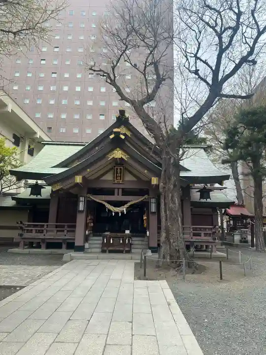 三吉神社の{uncategorized: "未分類", other: "その他", undefined: "問題あり", building: "その他建物", grave: "お墓", sacred_gate: "鳥居", guardian: "狛犬", statue: "像", buddha: "仏像", history: "歴史", nature: "自然", garden: "庭園", animal: "動物", pagoda: "塔", temizu: "手水舎", mountain_gate: "山門・神門", sanctuary: "本殿・本堂", subordinate: "末社・摂社", art: "芸術", scenery: "景色", jizo: "地蔵", ema: "絵馬", goshuin: "御朱印", omikuji: "おみくじ", items: "授与品その他", amulet: "お守り", goshuincho: "御朱印帳", eats: "食事", festival: "お祭り", votive_dance: "神楽", shichigosan: "七五三参", wedding: "結婚式", experience: "体験その他", initially: "初詣", around: "周辺", anti_infection: "感染症対策"}
