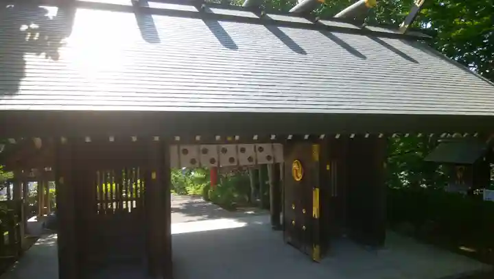 本輪西八幡神社の山門・神門