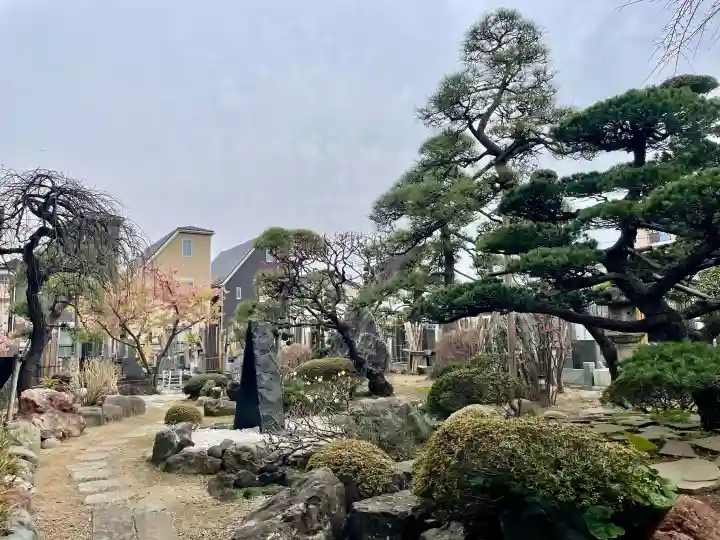 善慶寺の{uncategorized: "未分類", other: "その他", undefined: "問題あり", building: "その他建物", grave: "お墓", sacred_gate: "鳥居", guardian: "狛犬", statue: "像", buddha: "仏像", history: "歴史", nature: "自然", garden: "庭園", animal: "動物", pagoda: "塔", temizu: "手水舎", mountain_gate: "山門・神門", sanctuary: "本殿・本堂", subordinate: "末社・摂社", art: "芸術", scenery: "景色", jizo: "地蔵", ema: "絵馬", goshuin: "御朱印", omikuji: "おみくじ", items: "授与品その他", amulet: "お守り", goshuincho: "御朱印帳", eats: "食事", festival: "お祭り", votive_dance: "神楽", shichigosan: "七五三参", wedding: "結婚式", experience: "体験その他", initially: "初詣", around: "周辺", anti_infection: "感染症対策"}