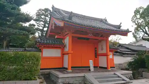 耕三寺の山門・神門