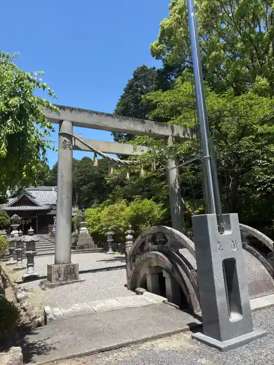 伊奈冨神社の{uncategorized: "未分類", other: "その他", undefined: "問題あり", building: "その他建物", grave: "お墓", sacred_gate: "鳥居", guardian: "狛犬", statue: "像", buddha: "仏像", history: "歴史", nature: "自然", garden: "庭園", animal: "動物", pagoda: "塔", temizu: "手水舎", mountain_gate: "山門・神門", sanctuary: "本殿・本堂", subordinate: "末社・摂社", art: "芸術", scenery: "景色", jizo: "地蔵", ema: "絵馬", goshuin: "御朱印", omikuji: "おみくじ", items: "授与品その他", amulet: "お守り", goshuincho: "御朱印帳", eats: "食事", festival: "お祭り", votive_dance: "神楽", shichigosan: "七五三参", wedding: "結婚式", experience: "体験その他", initially: "初詣", around: "周辺", anti_infection: "感染症対策"}