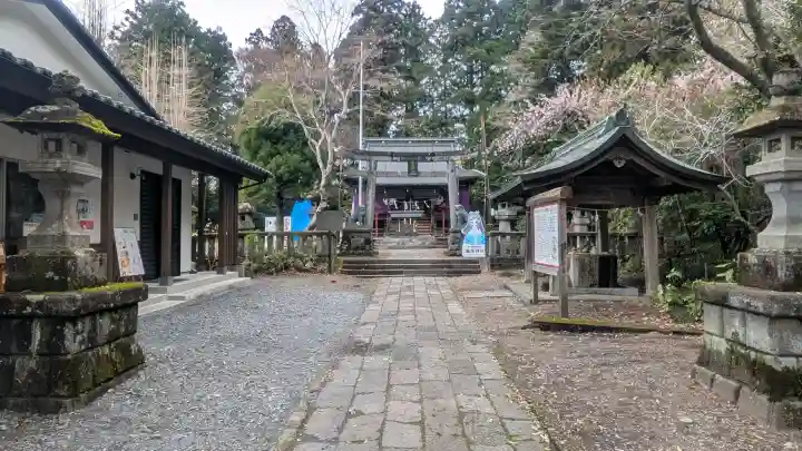 今市瀧尾神社の{uncategorized: "未分類", other: "その他", undefined: "問題あり", building: "その他建物", grave: "お墓", sacred_gate: "鳥居", guardian: "狛犬", statue: "像", buddha: "仏像", history: "歴史", nature: "自然", garden: "庭園", animal: "動物", pagoda: "塔", temizu: "手水舎", mountain_gate: "山門・神門", sanctuary: "本殿・本堂", subordinate: "末社・摂社", art: "芸術", scenery: "景色", jizo: "地蔵", ema: "絵馬", goshuin: "御朱印", omikuji: "おみくじ", items: "授与品その他", amulet: "お守り", goshuincho: "御朱印帳", eats: "食事", festival: "お祭り", votive_dance: "神楽", shichigosan: "七五三参", wedding: "結婚式", experience: "体験その他", initially: "初詣", around: "周辺", anti_infection: "感染症対策"}