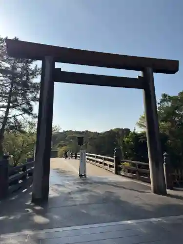 伊勢神宮内宮（皇大神宮）の{uncategorized: "未分類", other: "その他", undefined: "問題あり", building: "その他建物", grave: "お墓", sacred_gate: "鳥居", guardian: "狛犬", statue: "像", buddha: "仏像", history: "歴史", nature: "自然", garden: "庭園", animal: "動物", pagoda: "塔", temizu: "手水舎", mountain_gate: "山門・神門", sanctuary: "本殿・本堂", subordinate: "末社・摂社", art: "芸術", scenery: "景色", jizo: "地蔵", ema: "絵馬", goshuin: "御朱印", omikuji: "おみくじ", items: "授与品その他", amulet: "お守り", goshuincho: "御朱印帳", eats: "食事", festival: "お祭り", votive_dance: "神楽", shichigosan: "七五三参", wedding: "結婚式", experience: "体験その他", initially: "初詣", around: "周辺", anti_infection: "感染症対策"}
