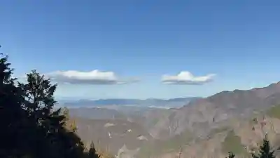 三峯神社の{uncategorized: "未分類", other: "その他", undefined: "問題あり", building: "その他建物", grave: "お墓", sacred_gate: "鳥居", guardian: "狛犬", statue: "像", buddha: "仏像", history: "歴史", nature: "自然", garden: "庭園", animal: "動物", pagoda: "塔", temizu: "手水舎", mountain_gate: "山門・神門", sanctuary: "本殿・本堂", subordinate: "末社・摂社", art: "芸術", scenery: "景色", jizo: "地蔵", ema: "絵馬", goshuin: "御朱印", omikuji: "おみくじ", items: "授与品その他", amulet: "お守り", goshuincho: "御朱印帳", eats: "食事", festival: "お祭り", votive_dance: "神楽", shichigosan: "七五三参", wedding: "結婚式", experience: "体験その他", initially: "初詣", around: "周辺", anti_infection: "感染症対策"}