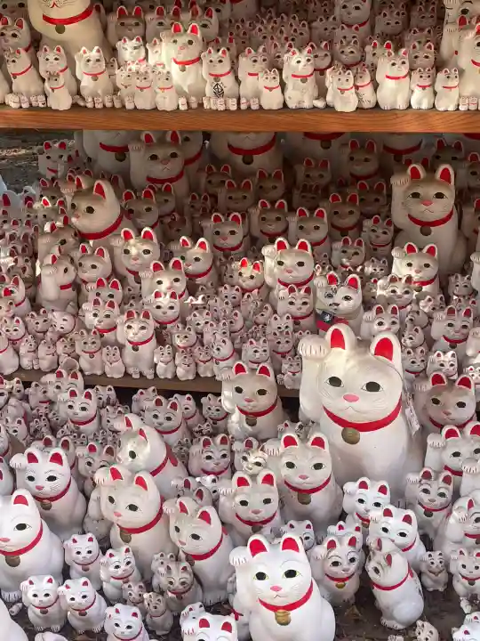 豪徳寺の{uncategorized: "未分類", other: "その他", undefined: "問題あり", building: "その他建物", grave: "お墓", sacred_gate: "鳥居", guardian: "狛犬", statue: "像", buddha: "仏像", history: "歴史", nature: "自然", garden: "庭園", animal: "動物", pagoda: "塔", temizu: "手水舎", mountain_gate: "山門・神門", sanctuary: "本殿・本堂", subordinate: "末社・摂社", art: "芸術", scenery: "景色", jizo: "地蔵", ema: "絵馬", goshuin: "御朱印", omikuji: "おみくじ", items: "授与品その他", amulet: "お守り", goshuincho: "御朱印帳", eats: "食事", festival: "お祭り", votive_dance: "神楽", shichigosan: "七五三参", wedding: "結婚式", experience: "体験その他", initially: "初詣", around: "周辺", anti_infection: "感染症対策"}