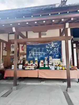 白峯神宮の{uncategorized: "未分類", other: "その他", undefined: "問題あり", building: "その他建物", grave: "お墓", sacred_gate: "鳥居", guardian: "狛犬", statue: "像", buddha: "仏像", history: "歴史", nature: "自然", garden: "庭園", animal: "動物", pagoda: "塔", temizu: "手水舎", mountain_gate: "山門・神門", sanctuary: "本殿・本堂", subordinate: "末社・摂社", art: "芸術", scenery: "景色", jizo: "地蔵", ema: "絵馬", goshuin: "御朱印", omikuji: "おみくじ", items: "授与品その他", amulet: "お守り", goshuincho: "御朱印帳", eats: "食事", festival: "お祭り", votive_dance: "神楽", shichigosan: "七五三参", wedding: "結婚式", experience: "体験その他", initially: "初詣", around: "周辺", anti_infection: "感染症対策"}