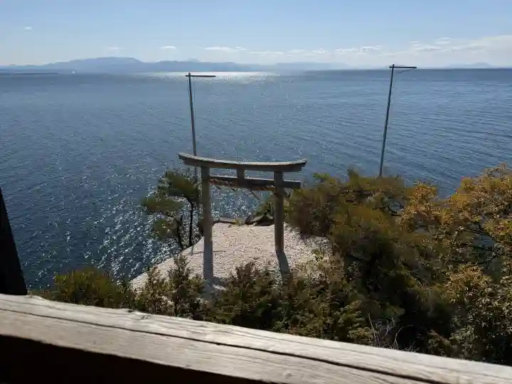 竹生島神社(都久夫須麻神社)の{uncategorized: "未分類", other: "その他", undefined: "問題あり", building: "その他建物", grave: "お墓", sacred_gate: "鳥居", guardian: "狛犬", statue: "像", buddha: "仏像", history: "歴史", nature: "自然", garden: "庭園", animal: "動物", pagoda: "塔", temizu: "手水舎", mountain_gate: "山門・神門", sanctuary: "本殿・本堂", subordinate: "末社・摂社", art: "芸術", scenery: "景色", jizo: "地蔵", ema: "絵馬", goshuin: "御朱印", omikuji: "おみくじ", items: "授与品その他", amulet: "お守り", goshuincho: "御朱印帳", eats: "食事", festival: "お祭り", votive_dance: "神楽", shichigosan: "七五三参", wedding: "結婚式", experience: "体験その他", initially: "初詣", around: "周辺", anti_infection: "感染症対策"}