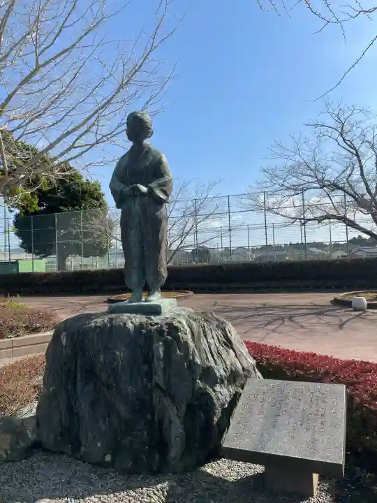 知覧町護国神社の{uncategorized: "未分類", other: "その他", undefined: "問題あり", building: "その他建物", grave: "お墓", sacred_gate: "鳥居", guardian: "狛犬", statue: "像", buddha: "仏像", history: "歴史", nature: "自然", garden: "庭園", animal: "動物", pagoda: "塔", temizu: "手水舎", mountain_gate: "山門・神門", sanctuary: "本殿・本堂", subordinate: "末社・摂社", art: "芸術", scenery: "景色", jizo: "地蔵", ema: "絵馬", goshuin: "御朱印", omikuji: "おみくじ", items: "授与品その他", amulet: "お守り", goshuincho: "御朱印帳", eats: "食事", festival: "お祭り", votive_dance: "神楽", shichigosan: "七五三参", wedding: "結婚式", experience: "体験その他", initially: "初詣", around: "周辺", anti_infection: "感染症対策"}