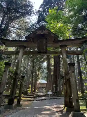 平泉寺白山神社の{uncategorized: "未分類", other: "その他", undefined: "問題あり", building: "その他建物", grave: "お墓", sacred_gate: "鳥居", guardian: "狛犬", statue: "像", buddha: "仏像", history: "歴史", nature: "自然", garden: "庭園", animal: "動物", pagoda: "塔", temizu: "手水舎", mountain_gate: "山門・神門", sanctuary: "本殿・本堂", subordinate: "末社・摂社", art: "芸術", scenery: "景色", jizo: "地蔵", ema: "絵馬", goshuin: "御朱印", omikuji: "おみくじ", items: "授与品その他", amulet: "お守り", goshuincho: "御朱印帳", eats: "食事", festival: "お祭り", votive_dance: "神楽", shichigosan: "七五三参", wedding: "結婚式", experience: "体験その他", initially: "初詣", around: "周辺", anti_infection: "感染症対策"}