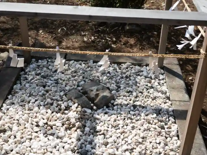 箭弓稲荷神社の{uncategorized: "未分類", other: "その他", undefined: "問題あり", building: "その他建物", grave: "お墓", sacred_gate: "鳥居", guardian: "狛犬", statue: "像", buddha: "仏像", history: "歴史", nature: "自然", garden: "庭園", animal: "動物", pagoda: "塔", temizu: "手水舎", mountain_gate: "山門・神門", sanctuary: "本殿・本堂", subordinate: "末社・摂社", art: "芸術", scenery: "景色", jizo: "地蔵", ema: "絵馬", goshuin: "御朱印", omikuji: "おみくじ", items: "授与品その他", amulet: "お守り", goshuincho: "御朱印帳", eats: "食事", festival: "お祭り", votive_dance: "神楽", shichigosan: "七五三参", wedding: "結婚式", experience: "体験その他", initially: "初詣", around: "周辺", anti_infection: "感染症対策"}