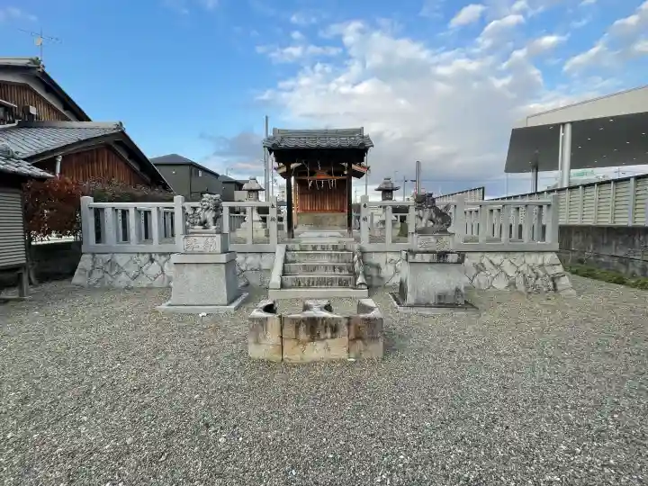 天王神社の{uncategorized: "未分類", other: "その他", undefined: "問題あり", building: "その他建物", grave: "お墓", sacred_gate: "鳥居", guardian: "狛犬", statue: "像", buddha: "仏像", history: "歴史", nature: "自然", garden: "庭園", animal: "動物", pagoda: "塔", temizu: "手水舎", mountain_gate: "山門・神門", sanctuary: "本殿・本堂", subordinate: "末社・摂社", art: "芸術", scenery: "景色", jizo: "地蔵", ema: "絵馬", goshuin: "御朱印", omikuji: "おみくじ", items: "授与品その他", amulet: "お守り", goshuincho: "御朱印帳", eats: "食事", festival: "お祭り", votive_dance: "神楽", shichigosan: "七五三参", wedding: "結婚式", experience: "体験その他", initially: "初詣", around: "周辺", anti_infection: "感染症対策"}