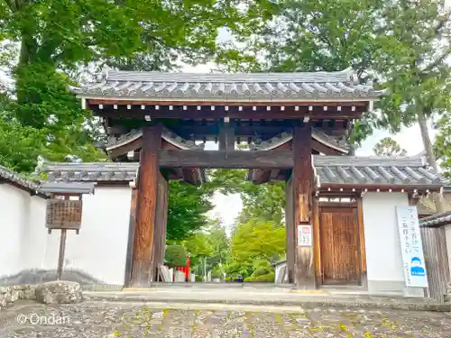 多田神社の山門