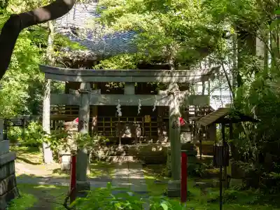 四合稲荷神社の{uncategorized: "未分類", other: "その他", undefined: "問題あり", building: "その他建物", grave: "お墓", sacred_gate: "鳥居", guardian: "狛犬", statue: "像", buddha: "仏像", history: "歴史", nature: "自然", garden: "庭園", animal: "動物", pagoda: "塔", temizu: "手水舎", mountain_gate: "山門・神門", sanctuary: "本殿・本堂", subordinate: "末社・摂社", art: "芸術", scenery: "景色", jizo: "地蔵", ema: "絵馬", goshuin: "御朱印", omikuji: "おみくじ", items: "授与品その他", amulet: "お守り", goshuincho: "御朱印帳", eats: "食事", festival: "お祭り", votive_dance: "神楽", shichigosan: "七五三参", wedding: "結婚式", experience: "体験その他", initially: "初詣", around: "周辺", anti_infection: "感染症対策"}
