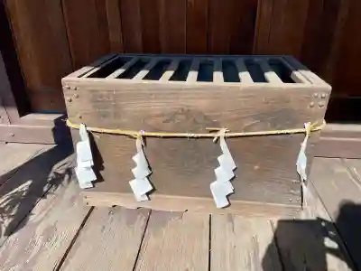 三峯神社の{uncategorized: "未分類", other: "その他", undefined: "問題あり", building: "その他建物", grave: "お墓", sacred_gate: "鳥居", guardian: "狛犬", statue: "像", buddha: "仏像", history: "歴史", nature: "自然", garden: "庭園", animal: "動物", pagoda: "塔", temizu: "手水舎", mountain_gate: "山門・神門", sanctuary: "本殿・本堂", subordinate: "末社・摂社", art: "芸術", scenery: "景色", jizo: "地蔵", ema: "絵馬", goshuin: "御朱印", omikuji: "おみくじ", items: "授与品その他", amulet: "お守り", goshuincho: "御朱印帳", eats: "食事", festival: "お祭り", votive_dance: "神楽", shichigosan: "七五三参", wedding: "結婚式", experience: "体験その他", initially: "初詣", around: "周辺", anti_infection: "感染症対策"}